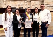 Gestión de Luz Pastrana permite al Chakal del Sur recibir la Orden de la Democracia